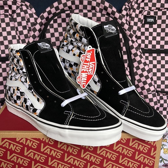 Vans Men’s Sk8-Hi
Checkerboard Koi/Black
VN0A7Q5NVG3
Sneakers - Picture 5 of 16